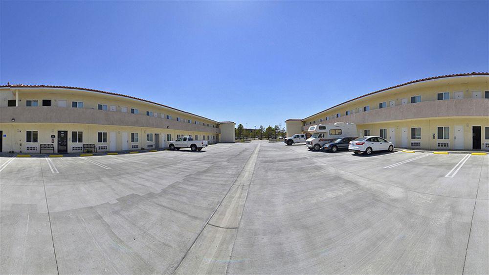 Baymont By Wyndham Ridgecrest Motel Bagian luar foto