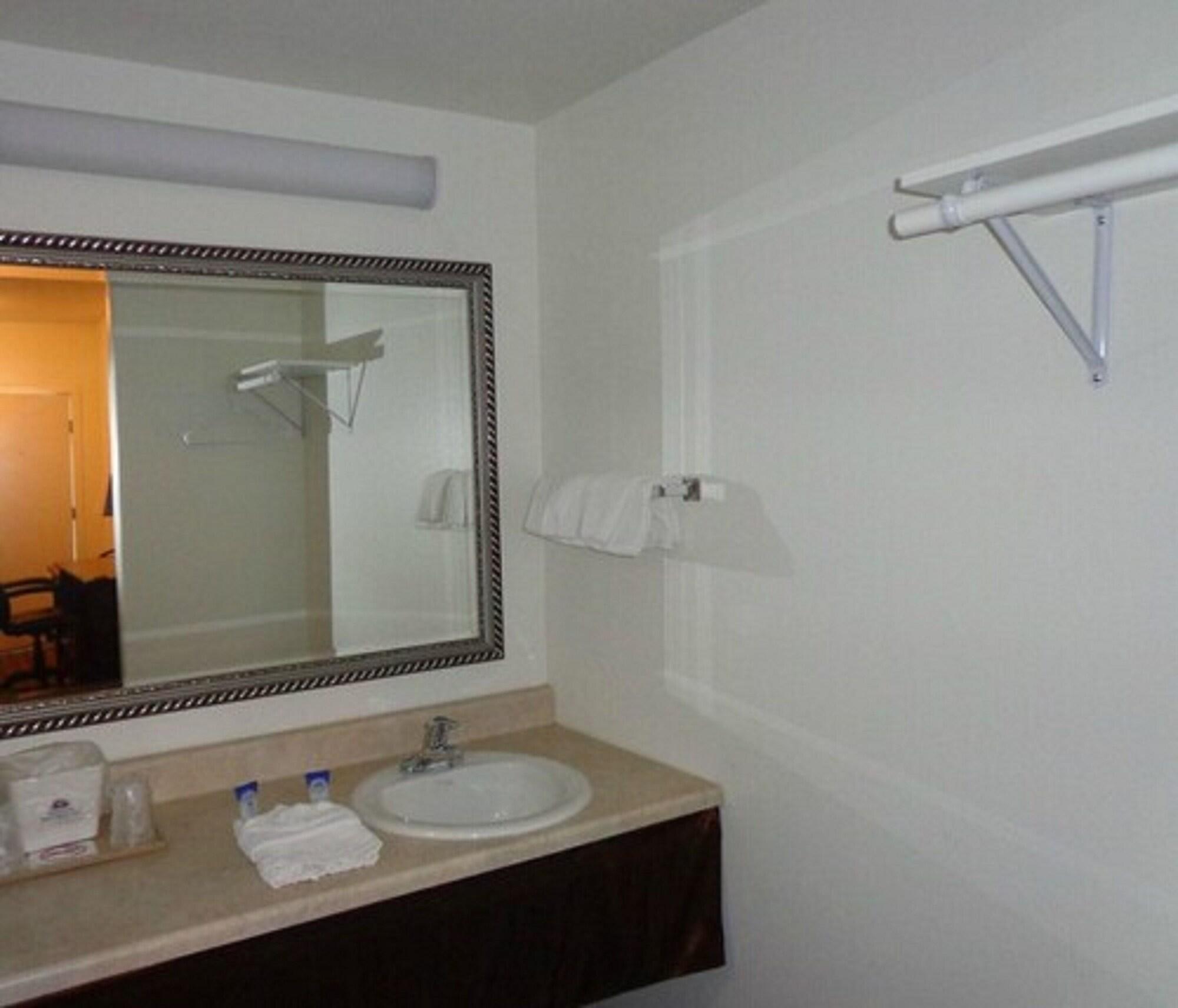 Baymont By Wyndham Ridgecrest Motel Bagian luar foto