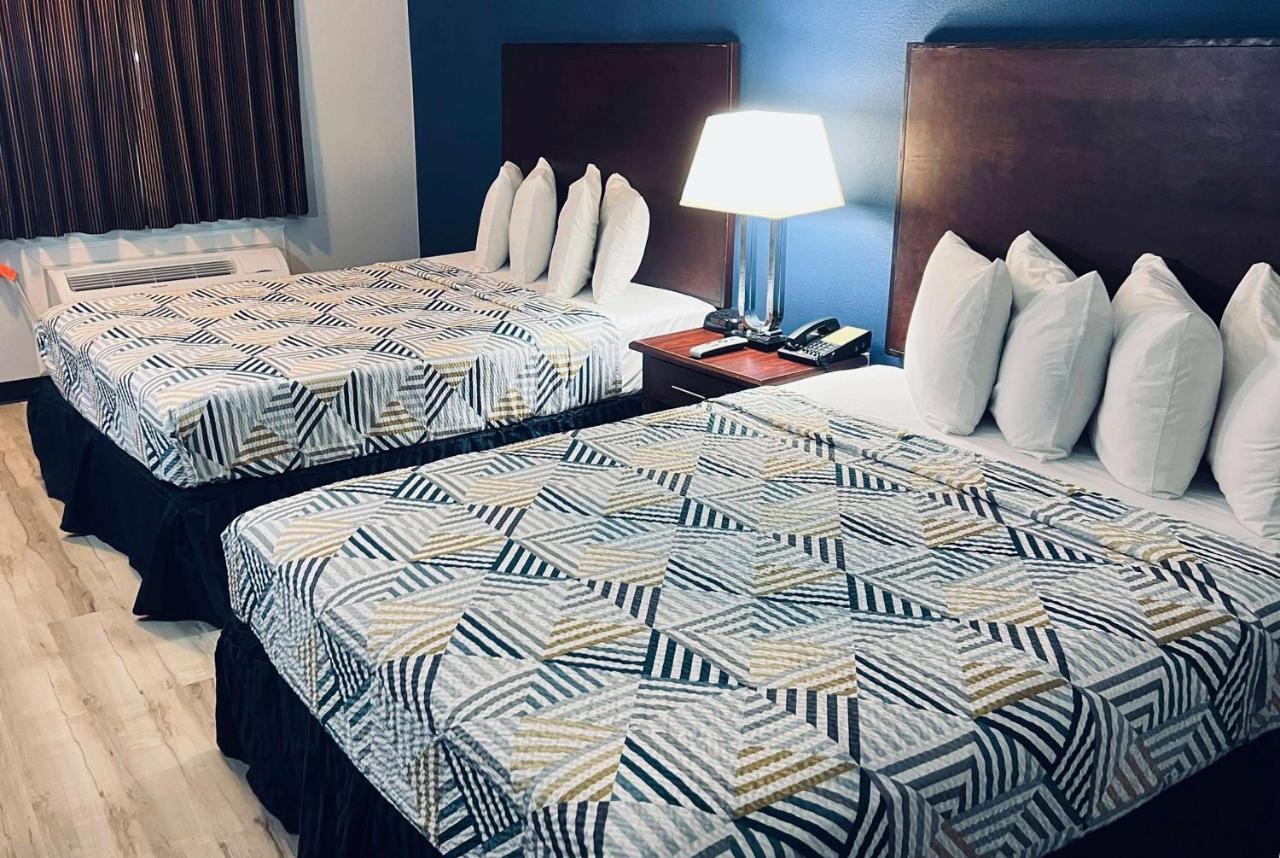 Baymont By Wyndham Ridgecrest Motel Bagian luar foto