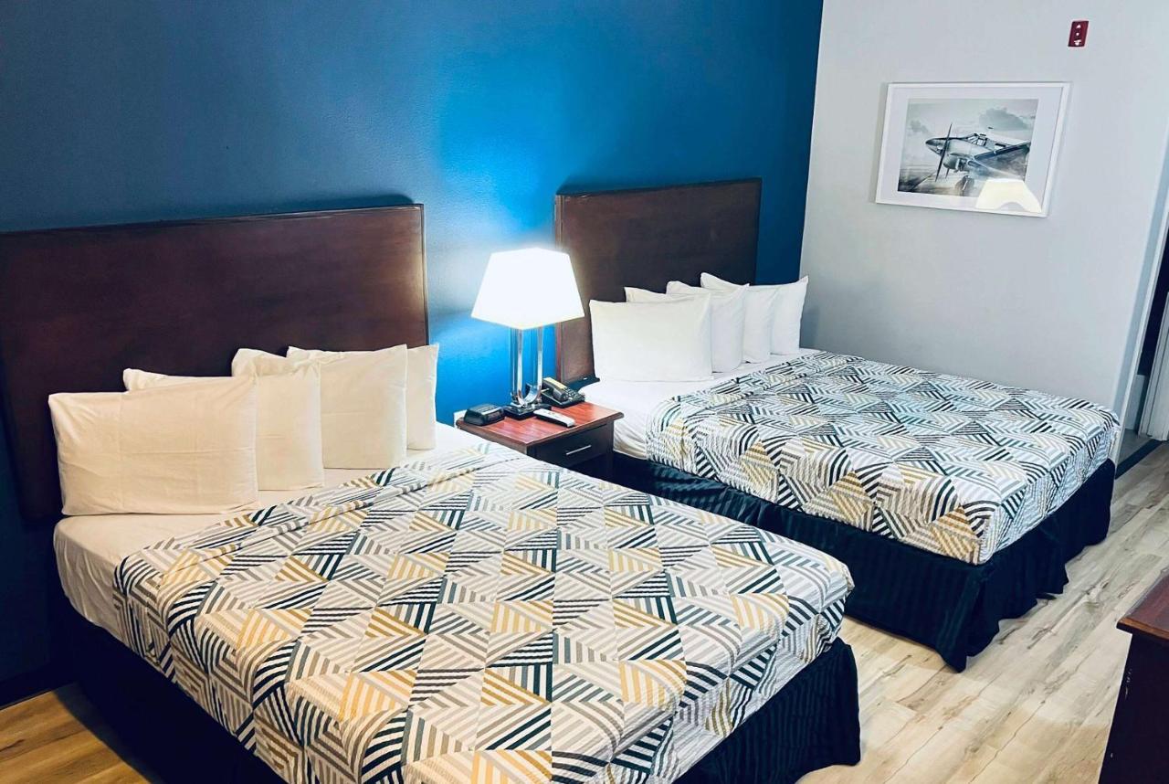 Baymont By Wyndham Ridgecrest Motel Bagian luar foto