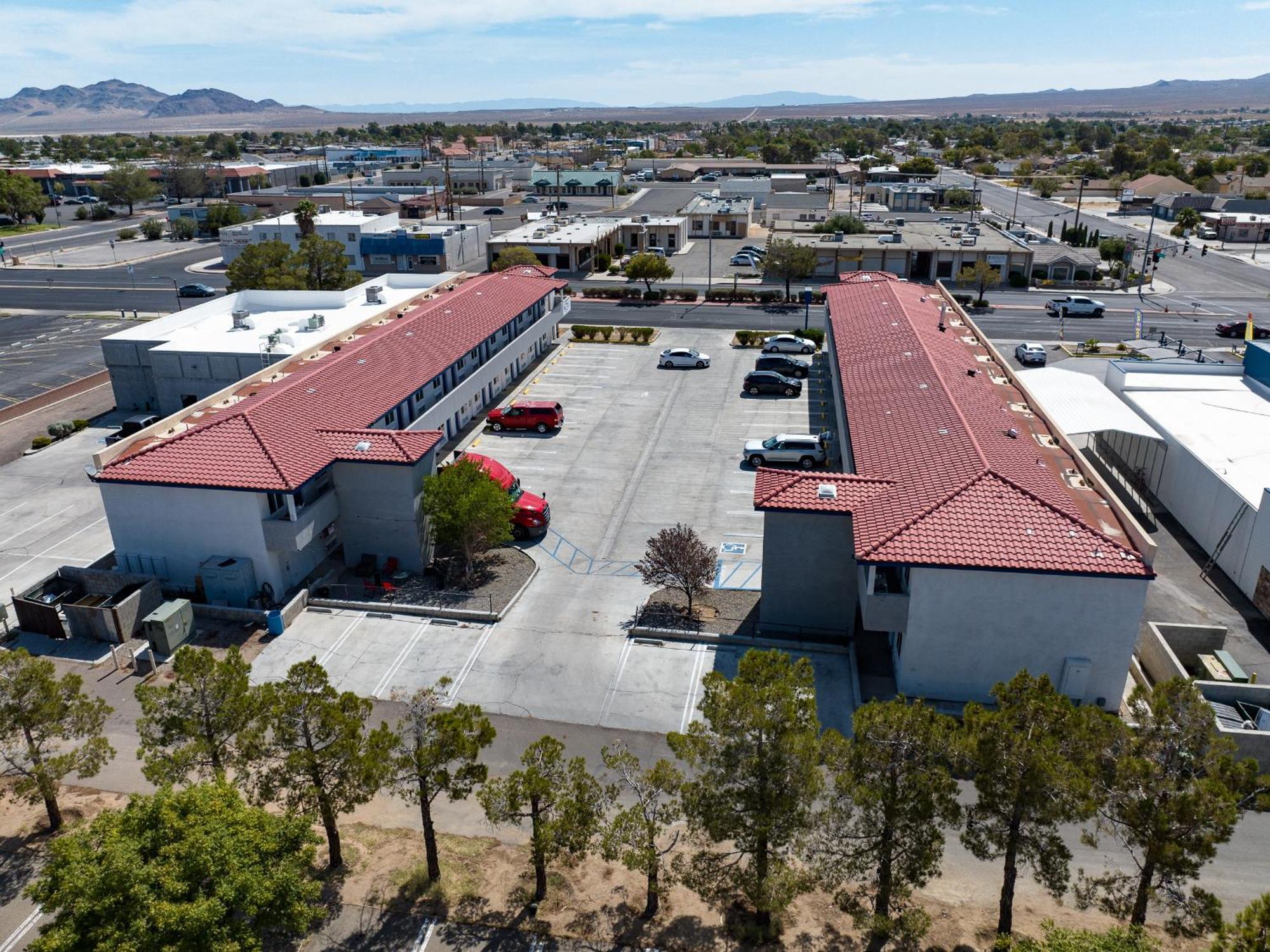 Baymont By Wyndham Ridgecrest Motel Bagian luar foto